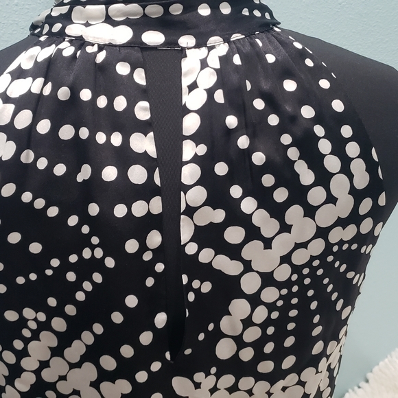 Beautiful Silk Pattern Blouse - Picture 4 of 10